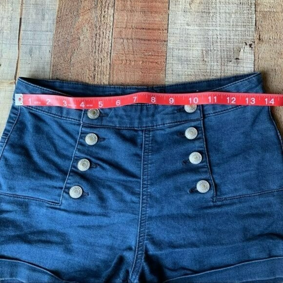 Rue 21 women's size 5/6 high waisted stretch bootie shorts with front buttons - Picture 2 of 8